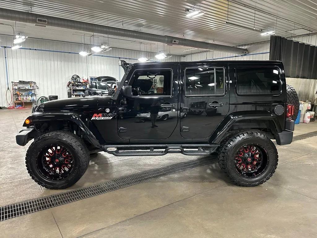 2015 Jeep Wrangler Unlimited Sahara - 2