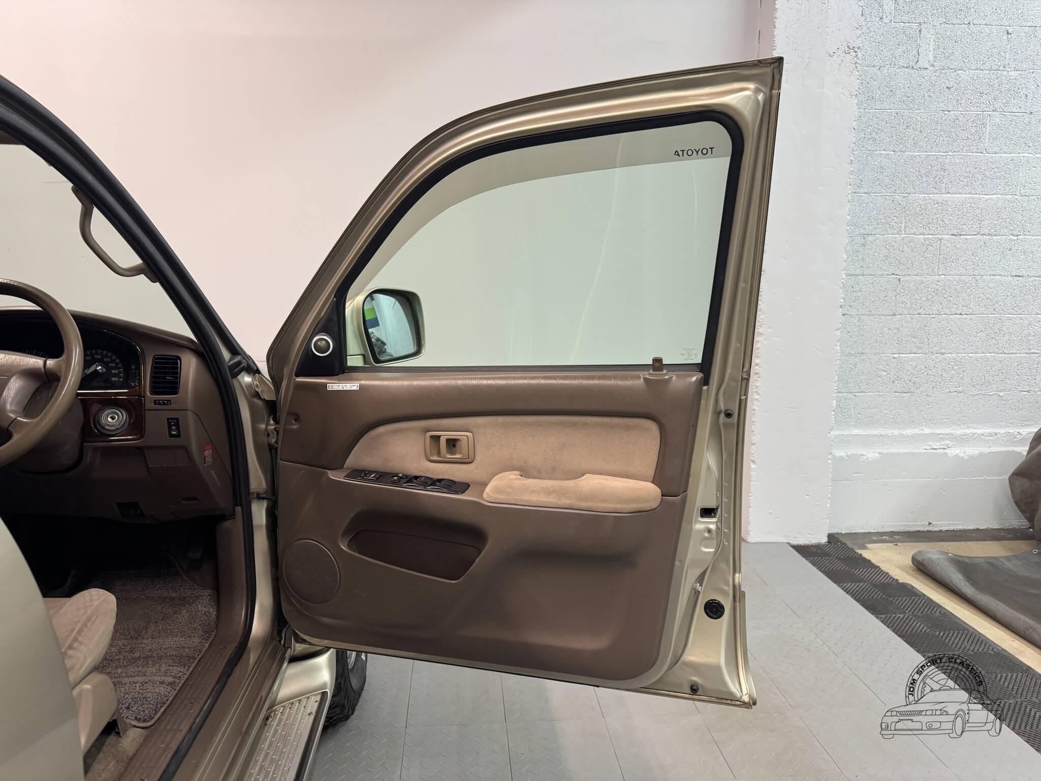 2001 Toyota Hilux Surf SSR-X