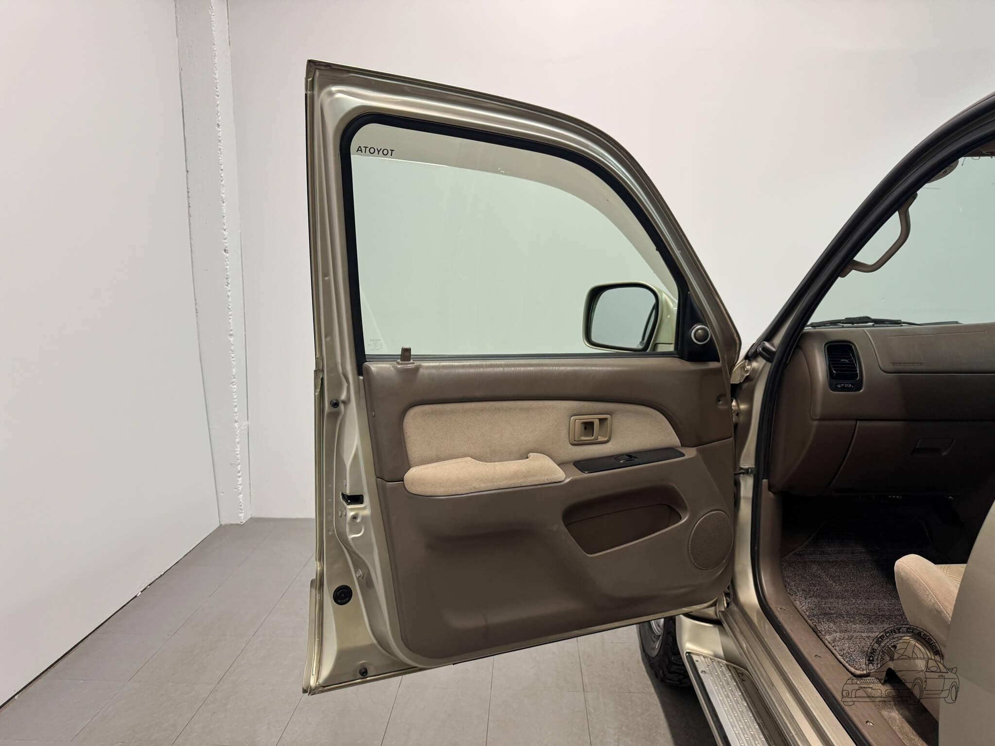 2001 Toyota Hilux Surf SSR-X