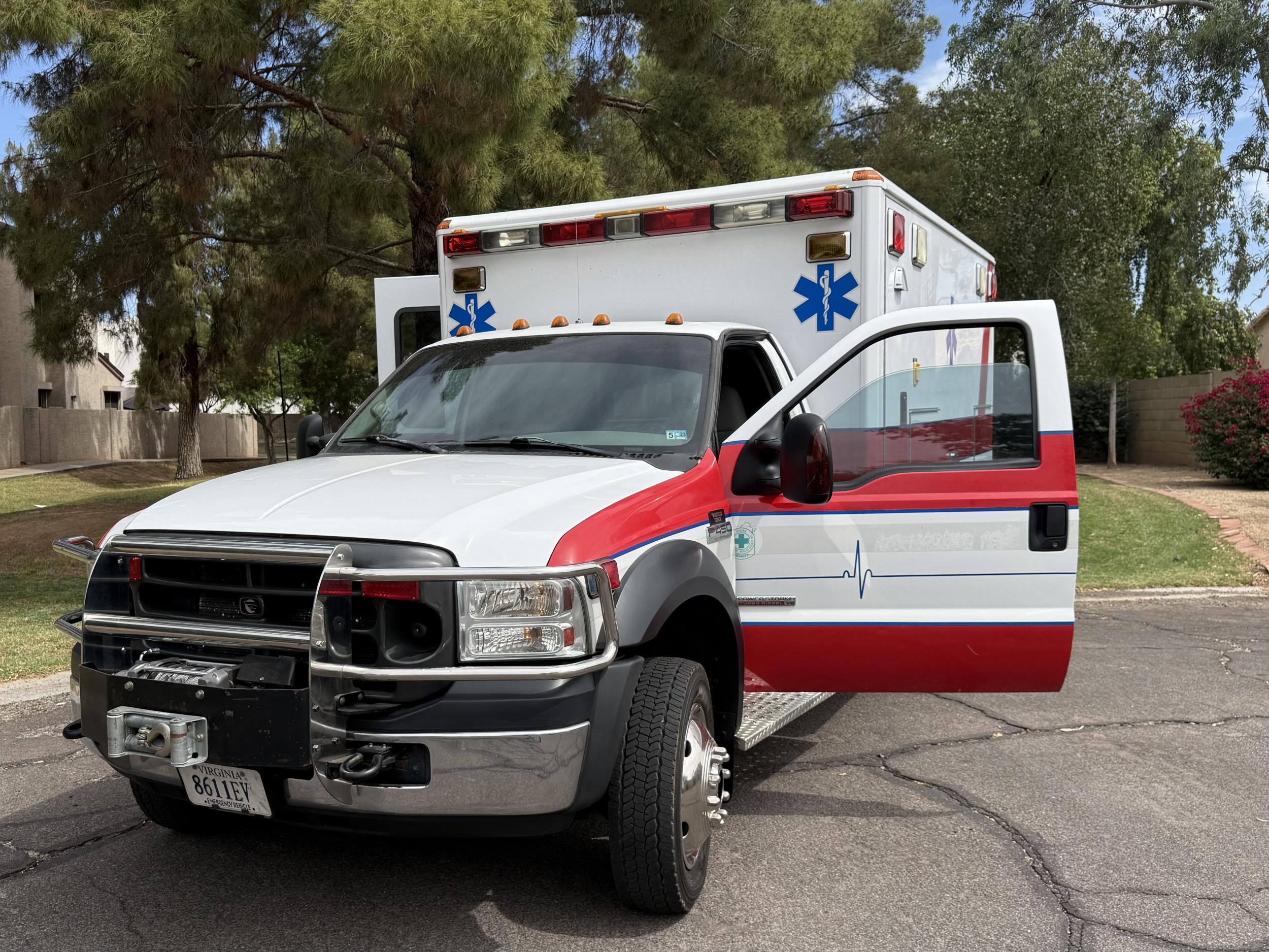 2007 Ford F-450 XLT Ambulance - 4