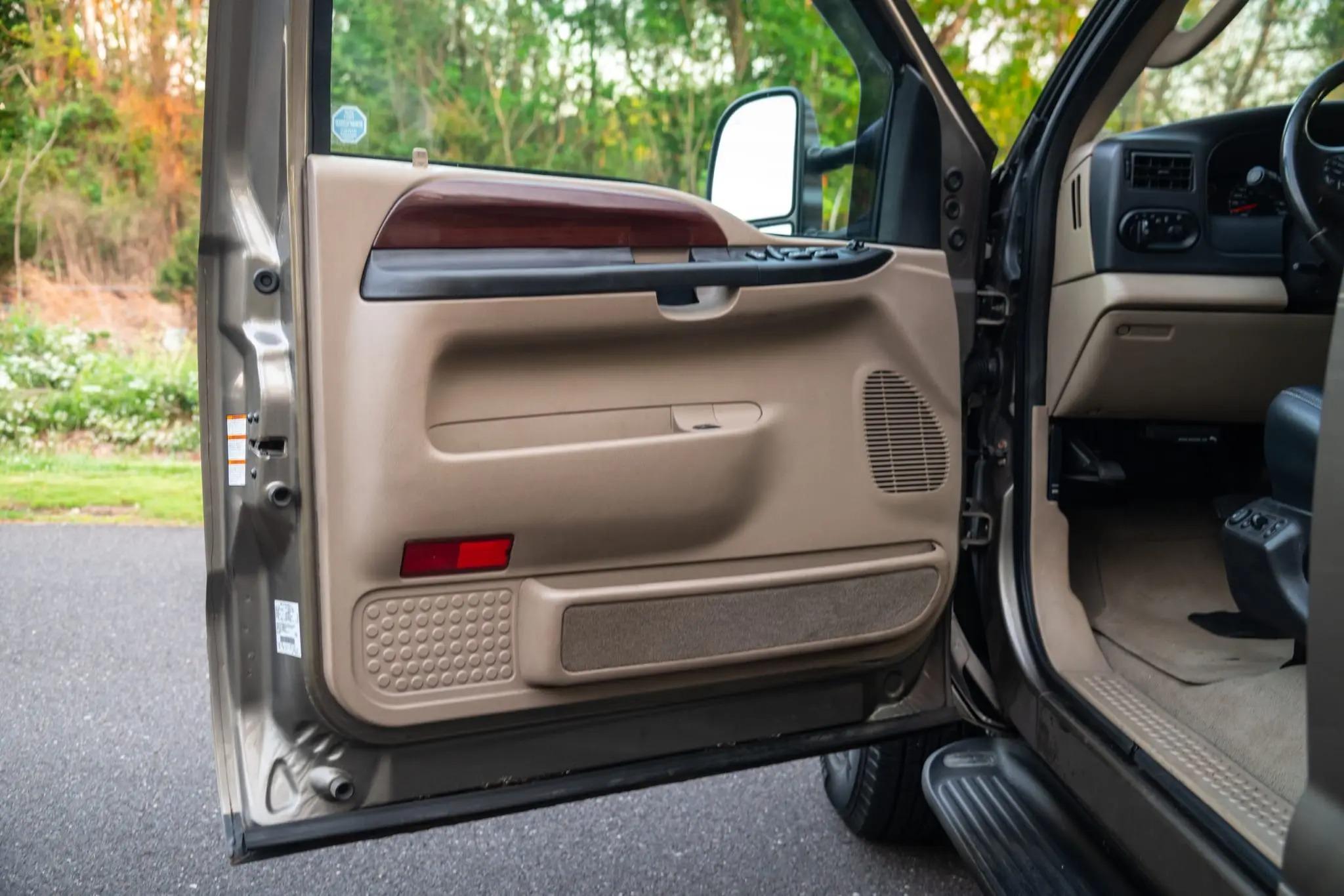 2005 Ford Excursion Eddie Bauer Power Stroke 4×4