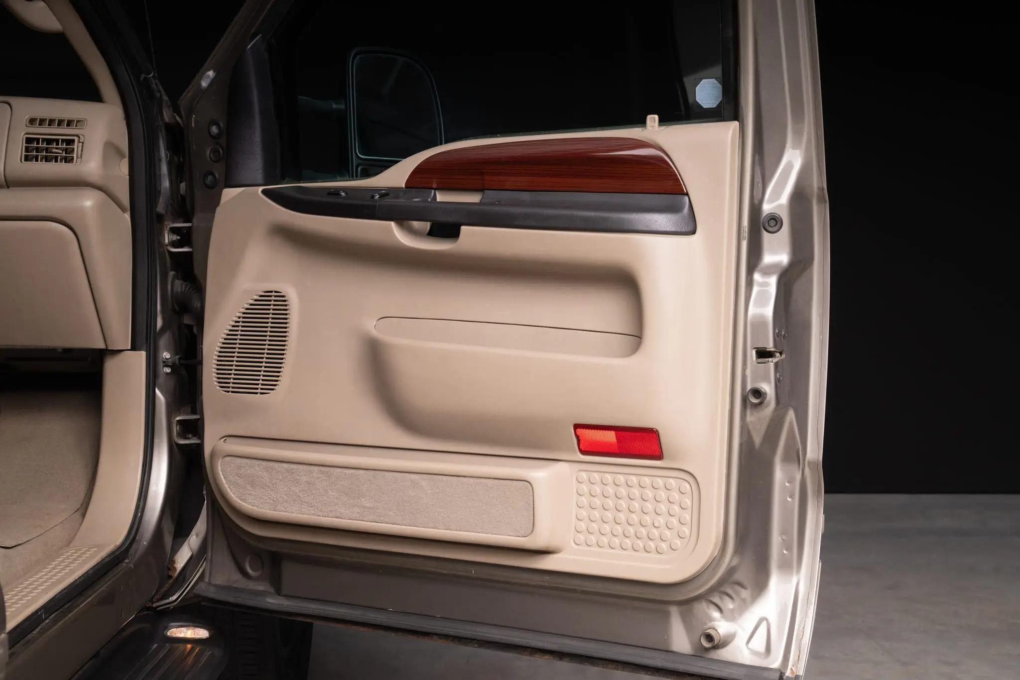 2005 Ford Excursion Eddie Bauer Power Stroke 4×4