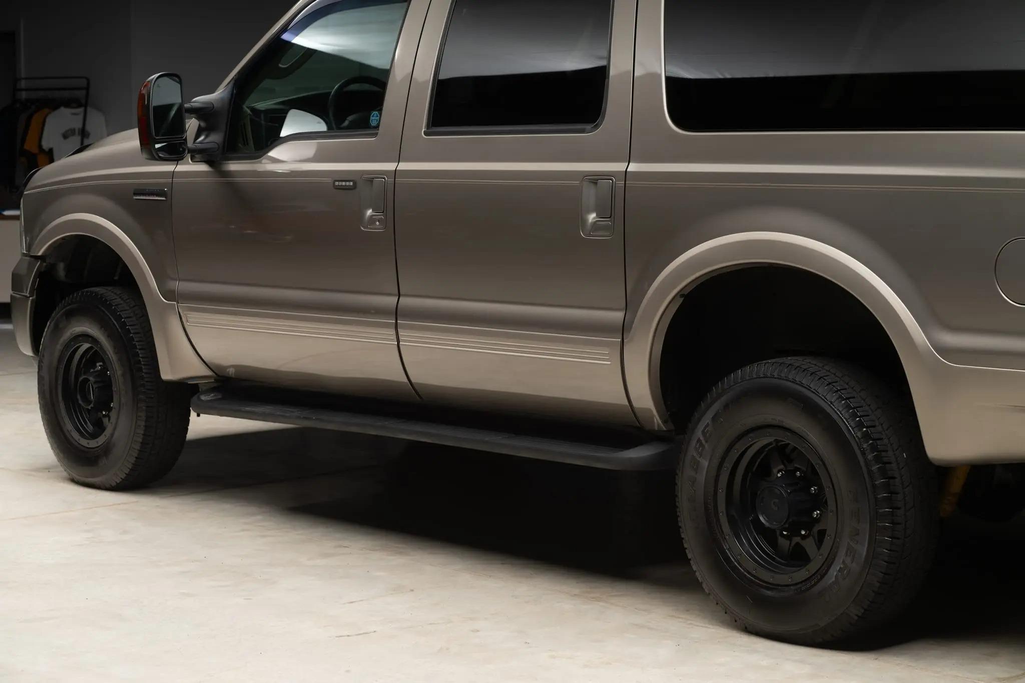 2005 Ford Excursion Eddie Bauer Power Stroke 4×4