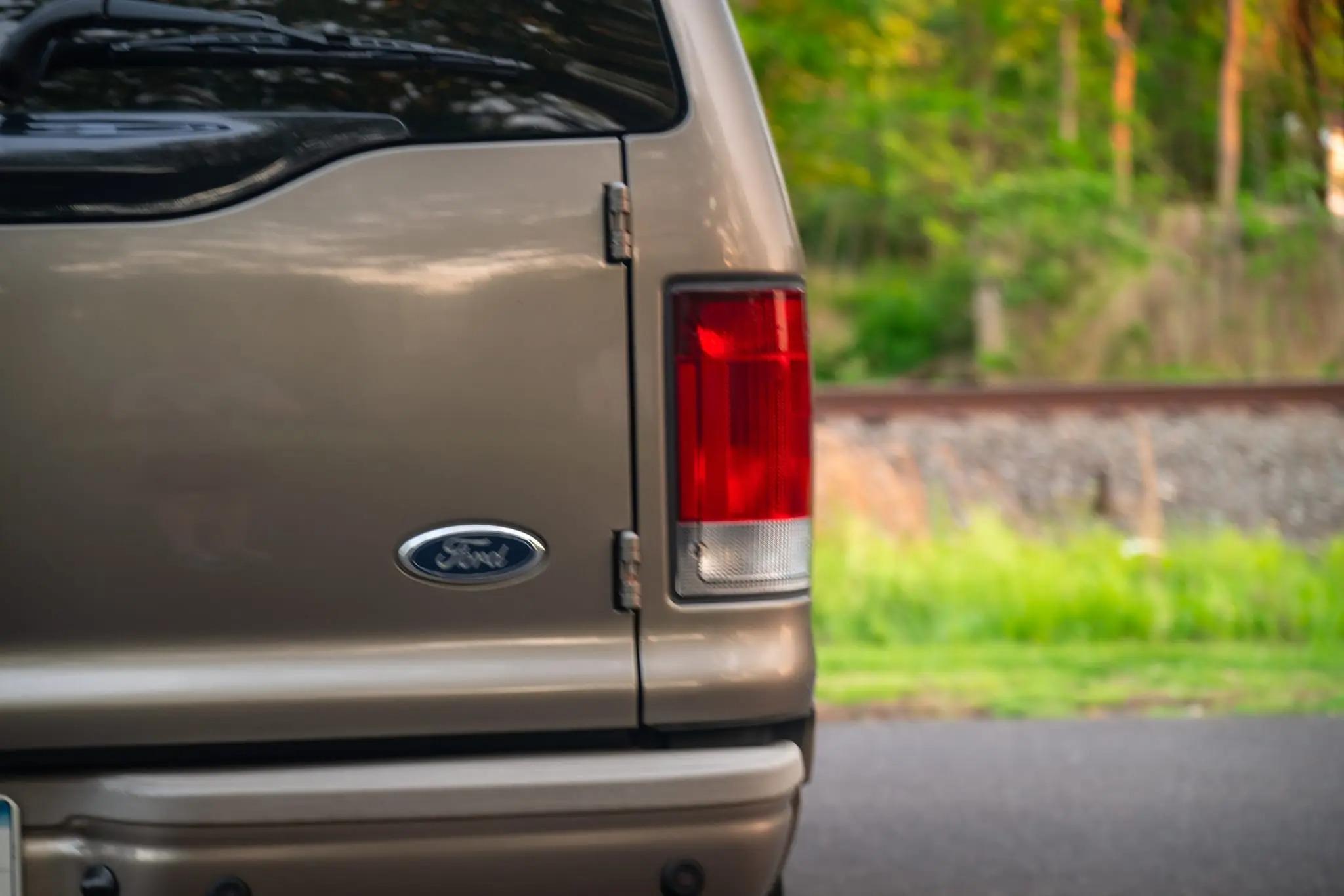 2005 Ford Excursion Eddie Bauer Power Stroke 4×4