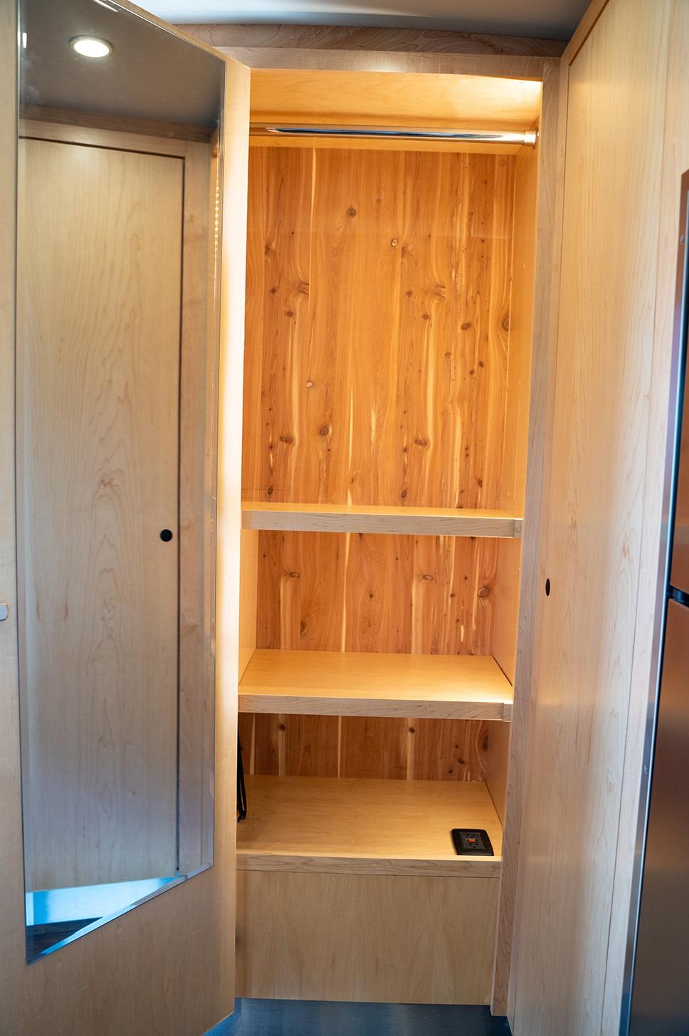 2023 EarthRoamer XV-LTi 104