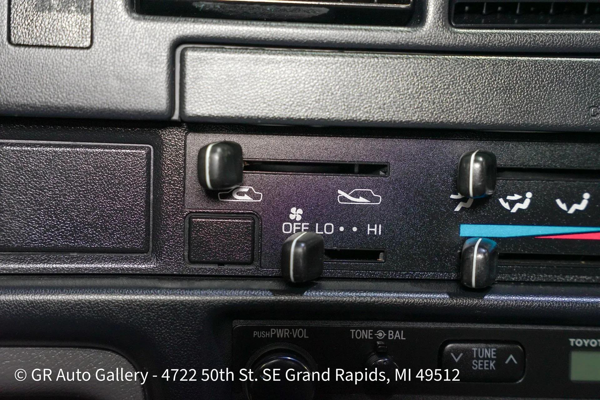 1993 Toyota Pickup Deluxe