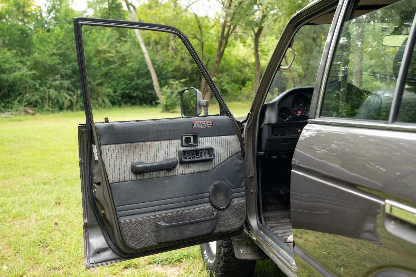 1989 TOYOTA LAND CRUISER HJ61