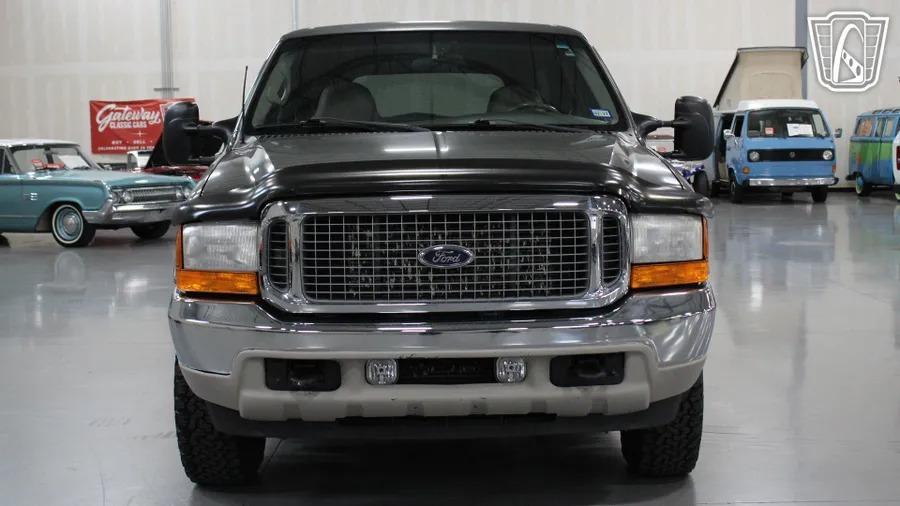 2001 Ford Excursion Eddie Bauer - 3