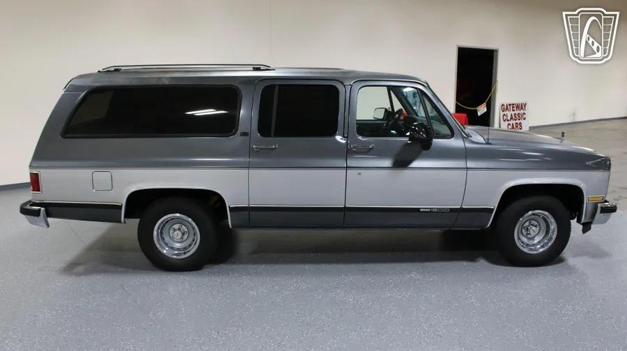 1990 GMC Suburban - 2