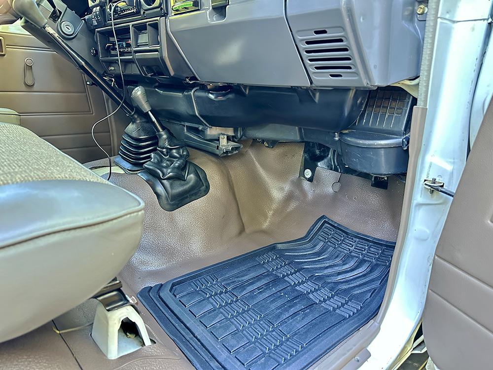 1989 Toyota Land Cruiser HZJ79/FJ62 Hybrid