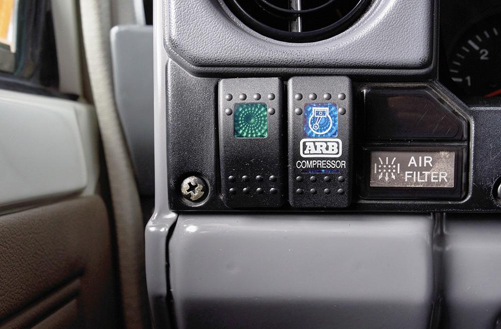 1989 Toyota Land Cruiser HZJ79/FJ62 Hybrid