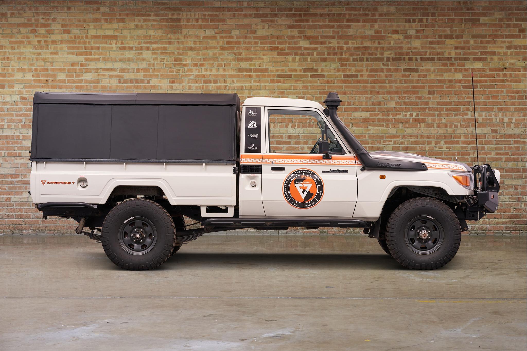 1989 Toyota Land Cruiser HZJ79/FJ62 Hybrid - 2