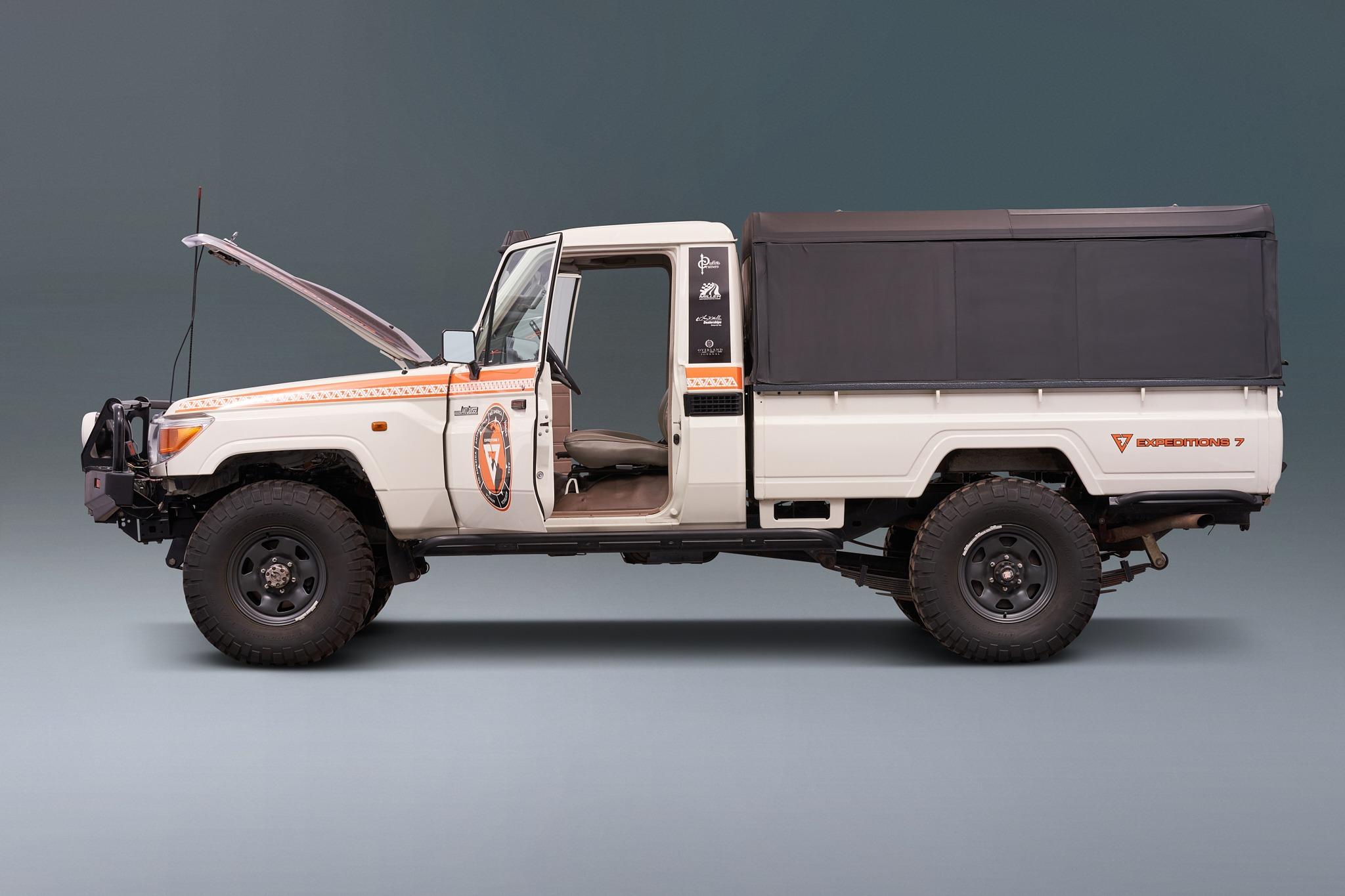 1989 Toyota Land Cruiser HZJ79/FJ62 Hybrid