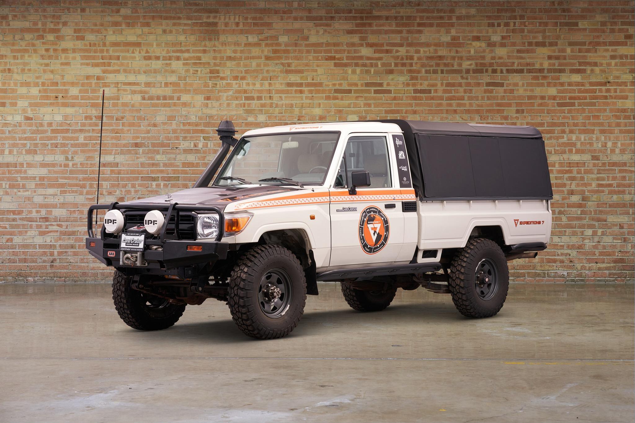 1989 Toyota Land Cruiser HZJ79/FJ62 Hybrid - 3
