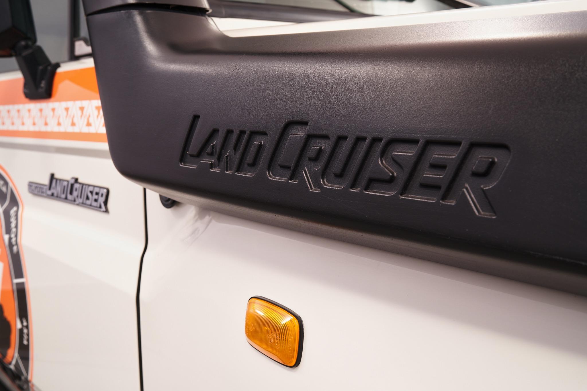 1989 Toyota Land Cruiser HZJ79/FJ62 Hybrid