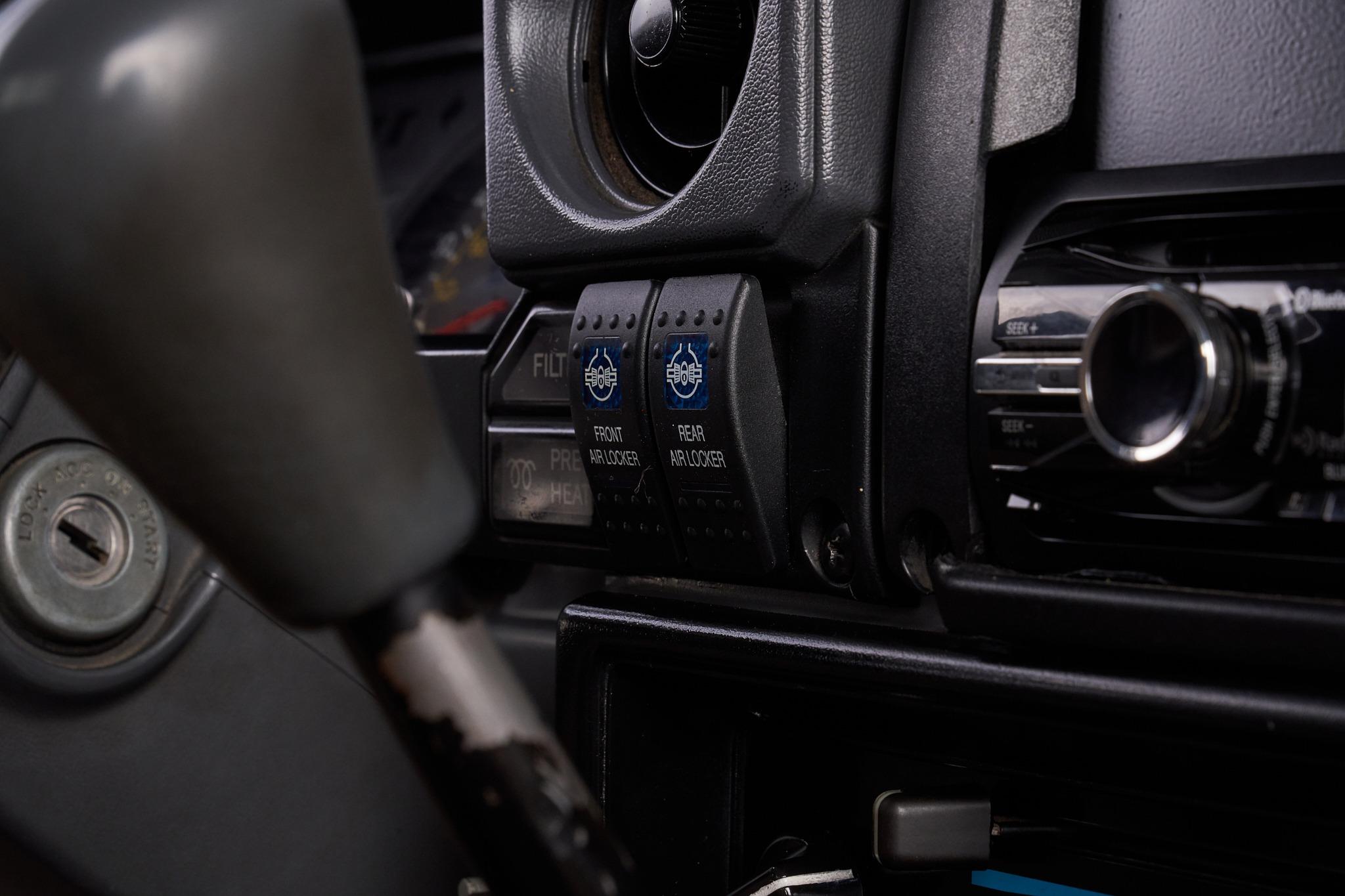 1989 Toyota Land Cruiser HZJ79/FJ62 Hybrid