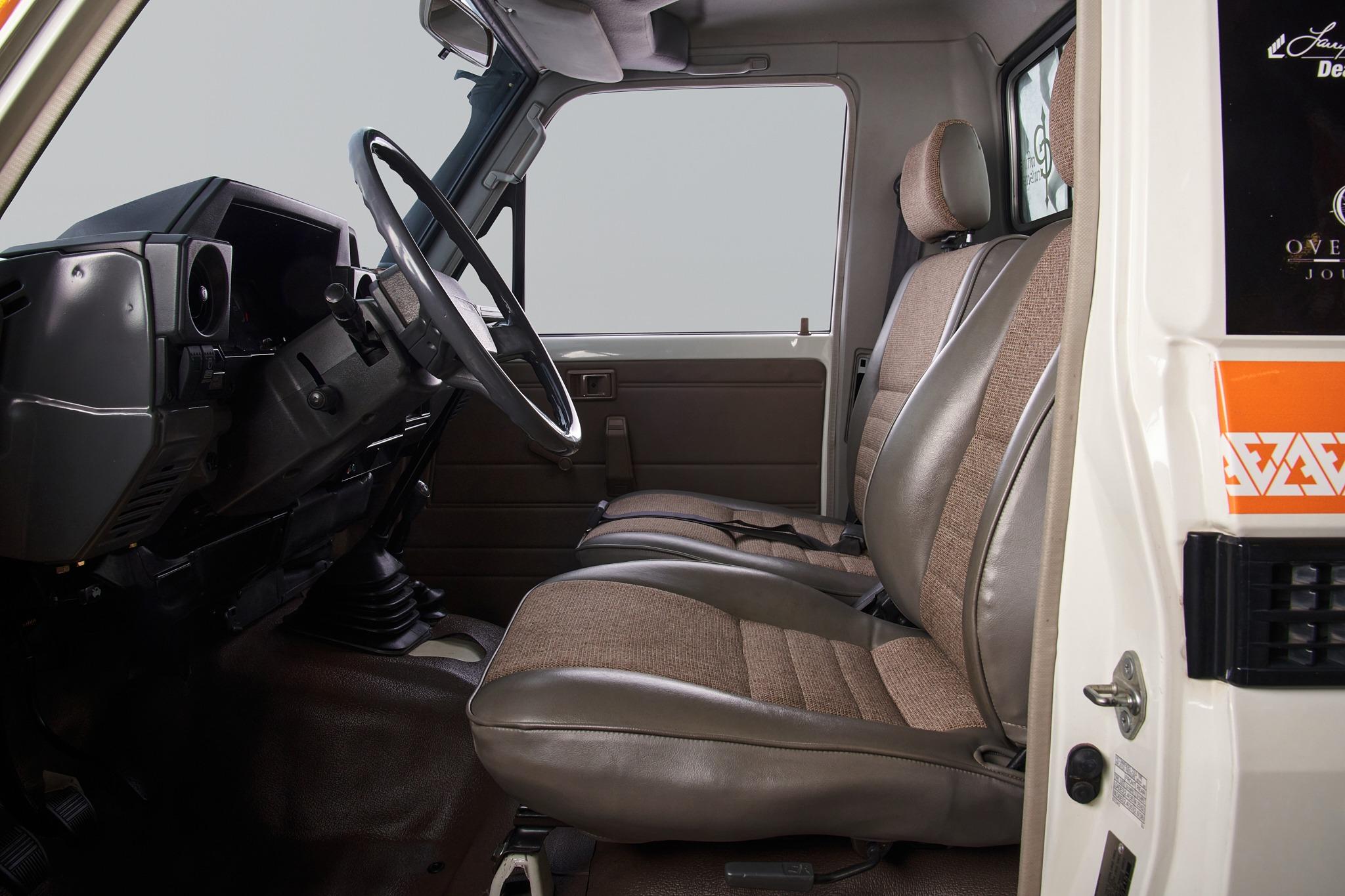 1989 Toyota Land Cruiser HZJ79/FJ62 Hybrid