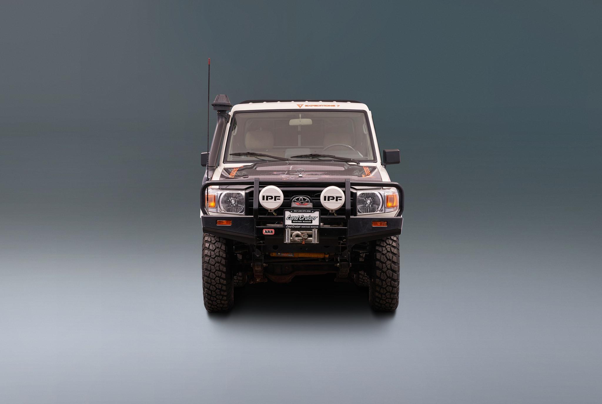 1989 Toyota Land Cruiser HZJ79/FJ62 Hybrid