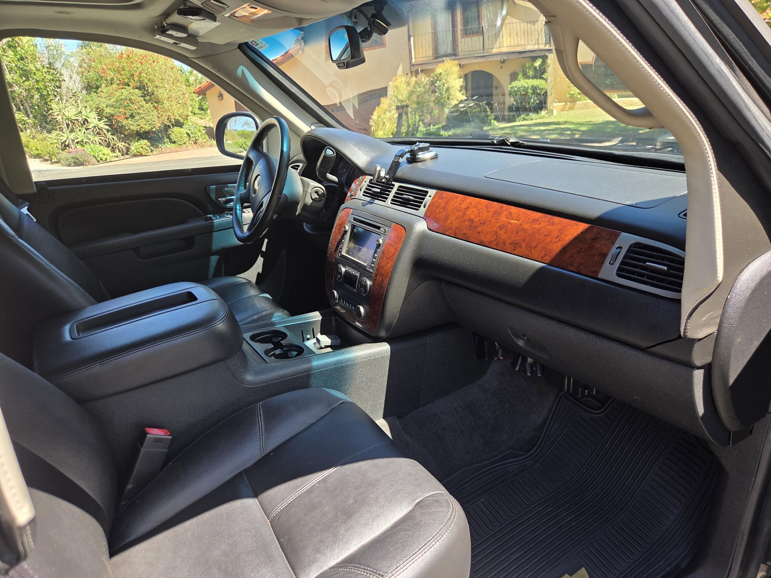20k-Mile Armored 2010 Chevrolet Suburban - 4