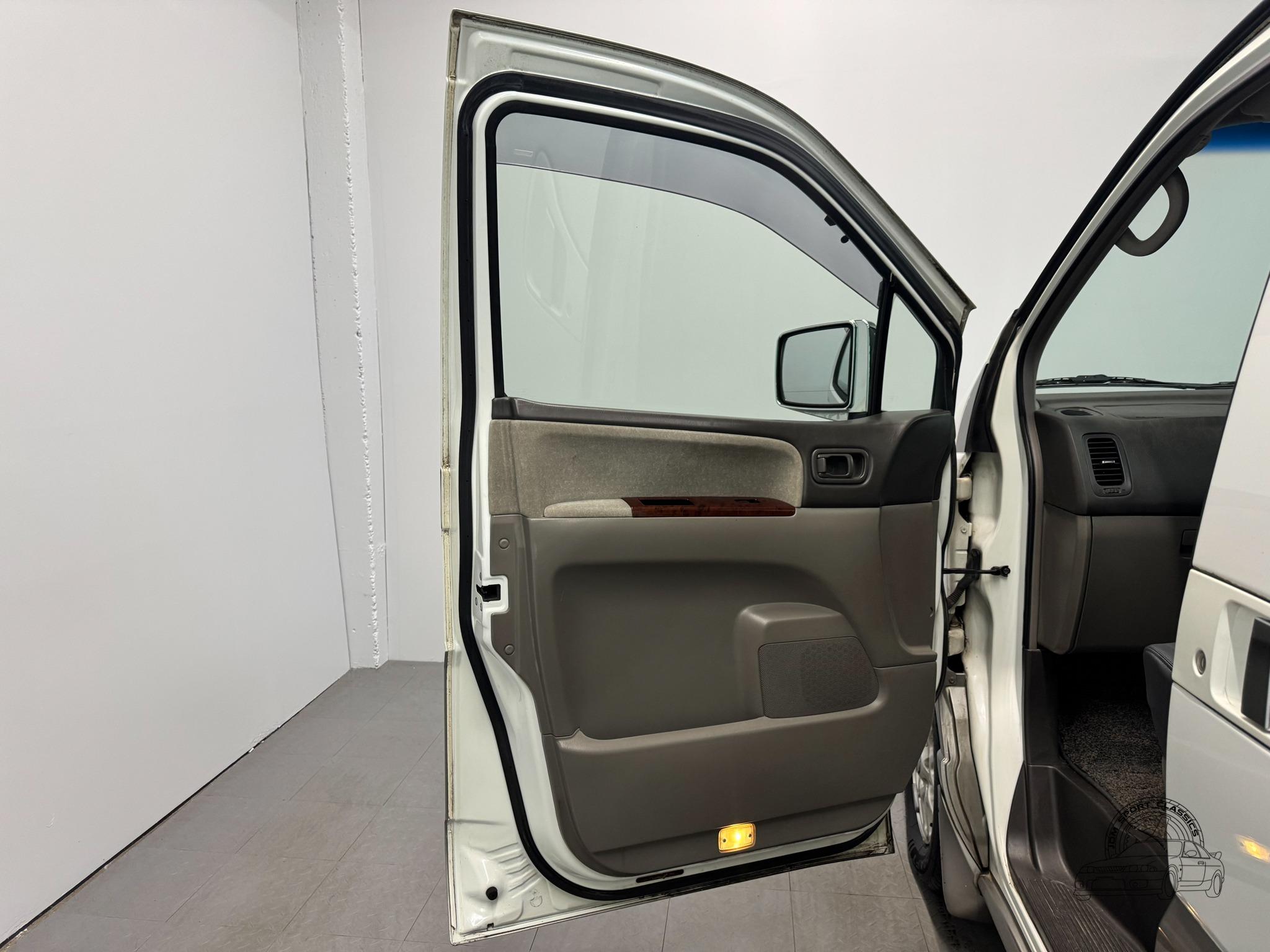 2001 Nissan Elgrand 4WD X Limited