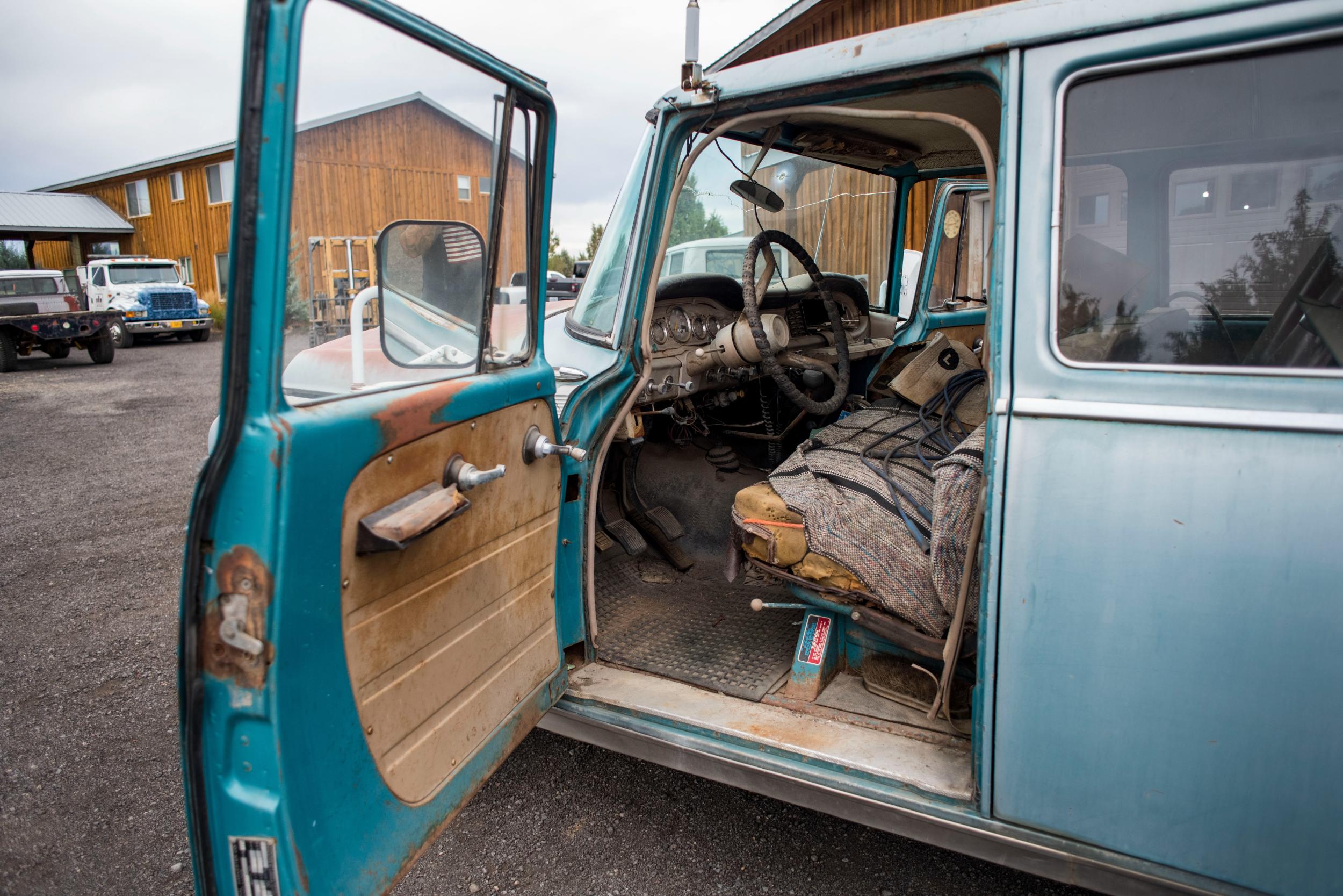 1966 International Travelall 4WD C1100
