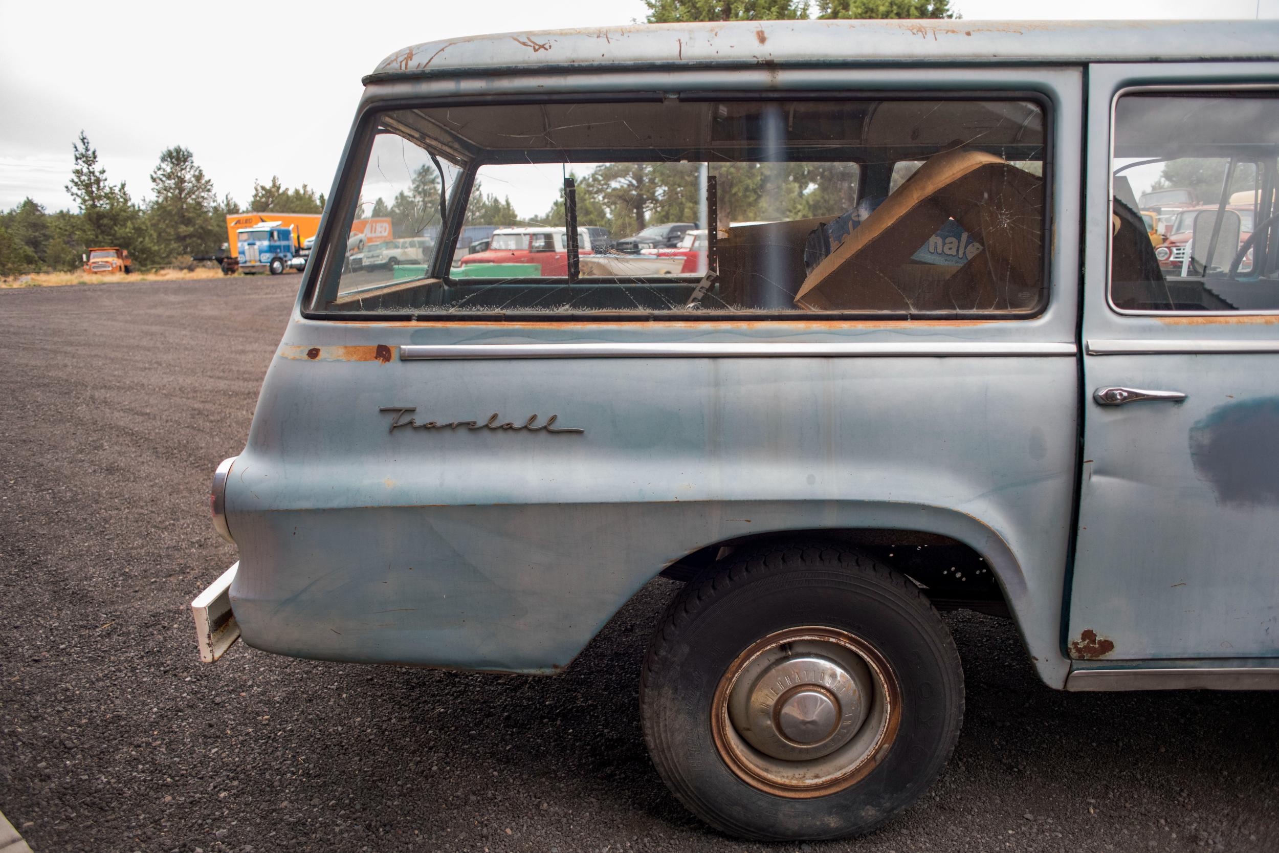 1966 International Travelall 4WD C1100