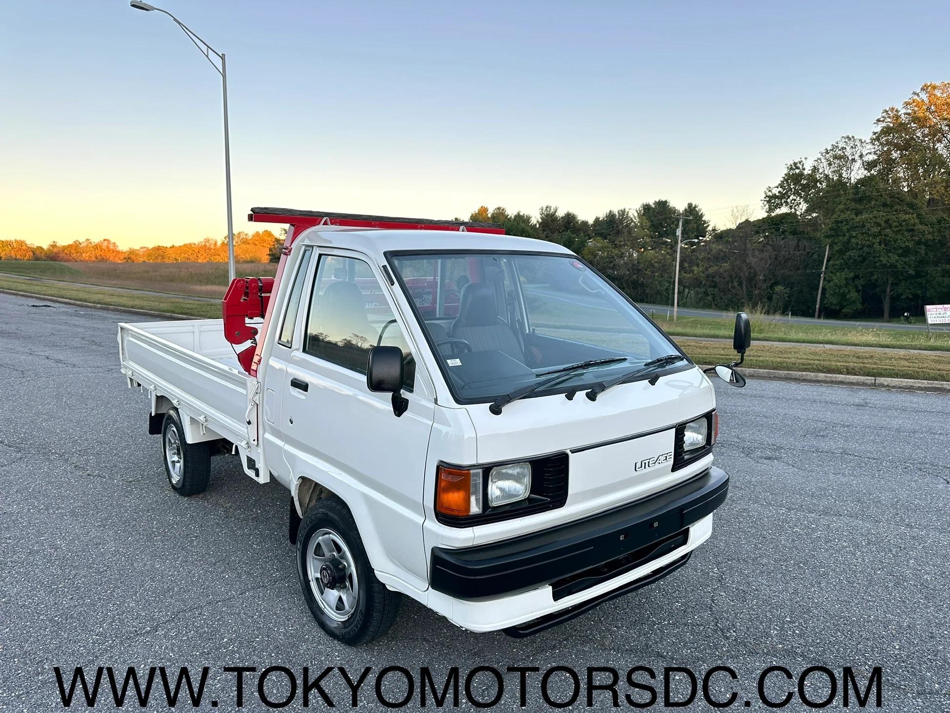 1993 Toyota Liteace Crane Truck