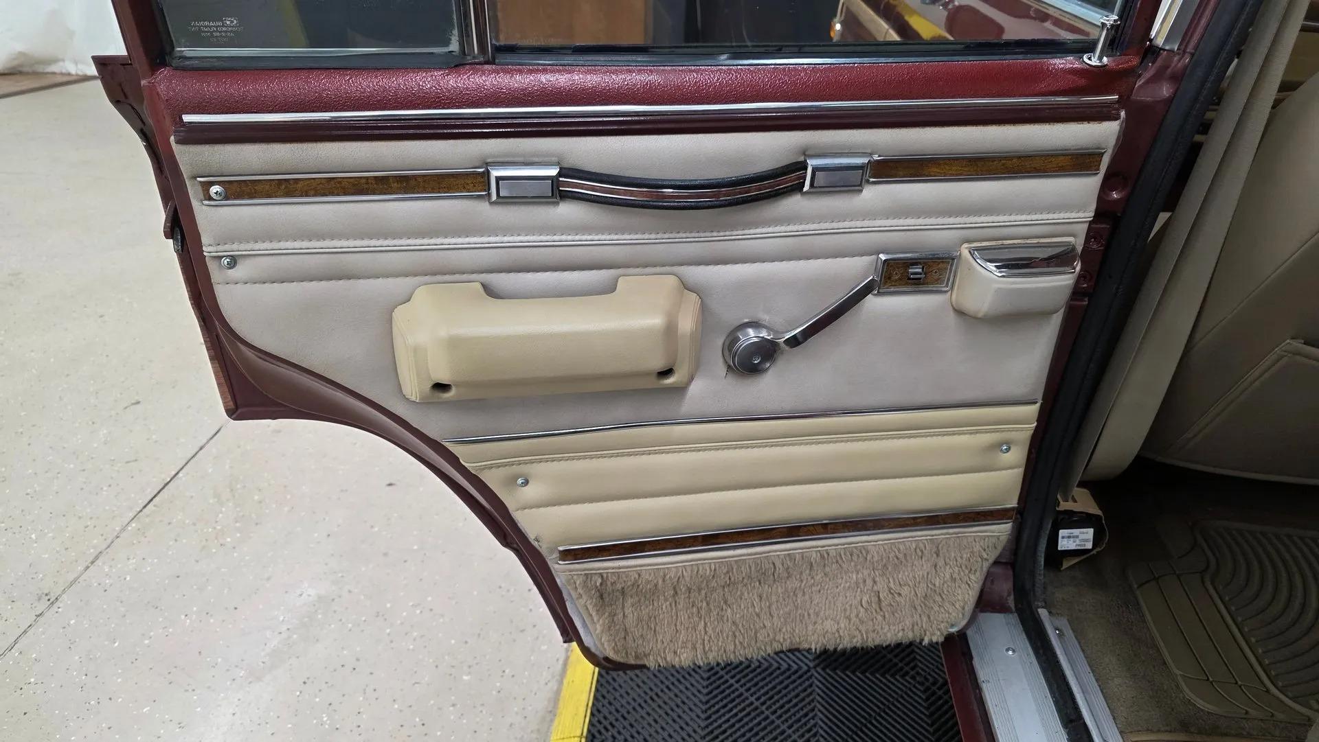 1984 Jeep Grand Wagoneer