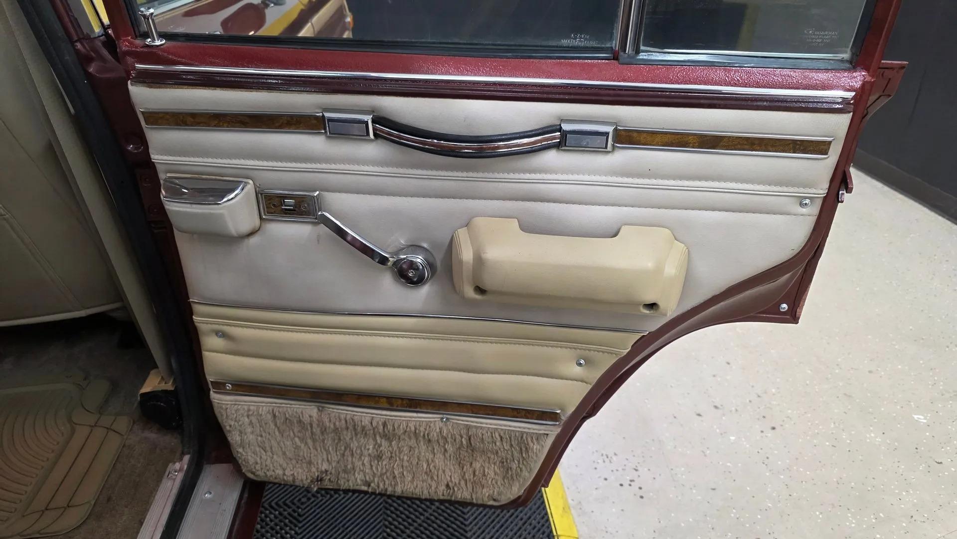 1984 Jeep Grand Wagoneer