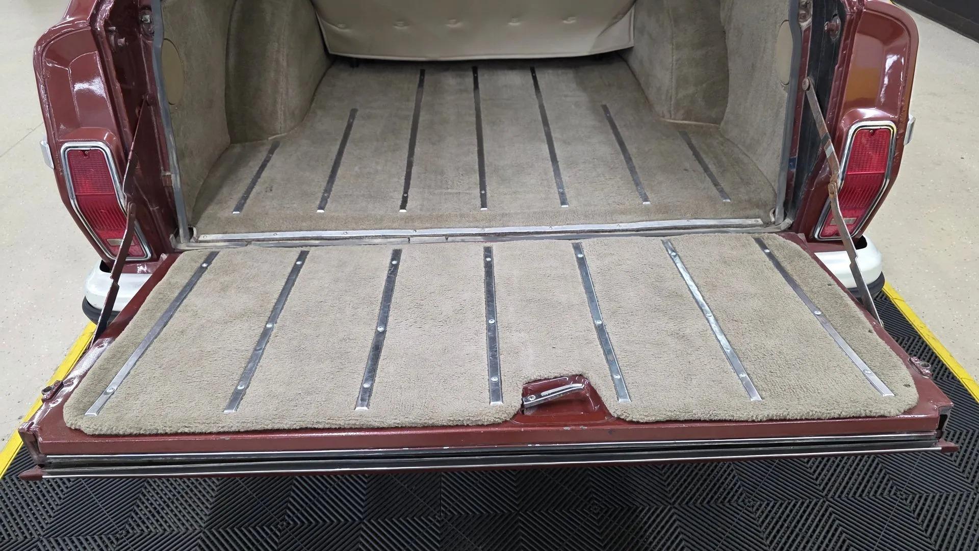 1984 Jeep Grand Wagoneer