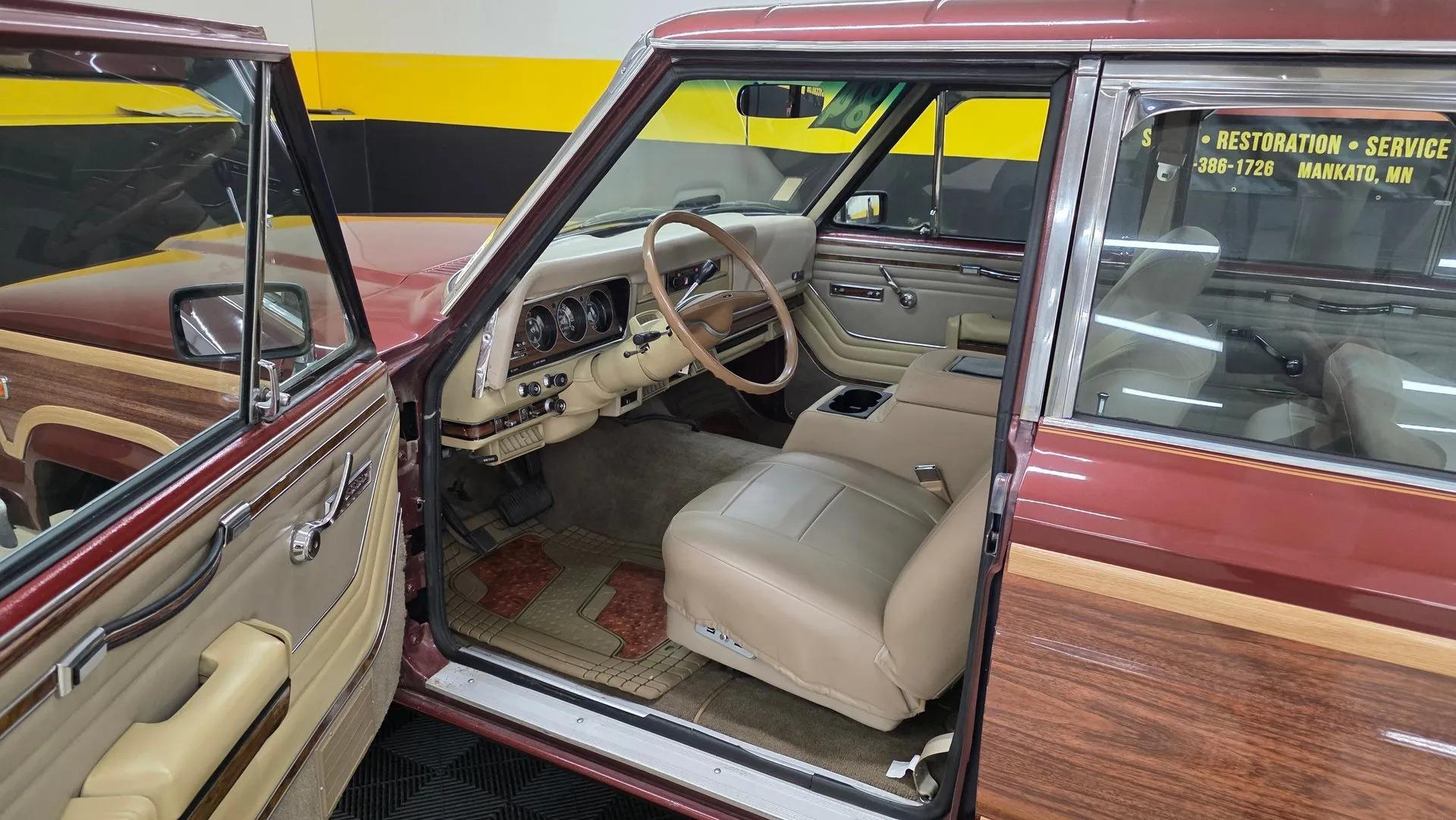 1984 Jeep Grand Wagoneer