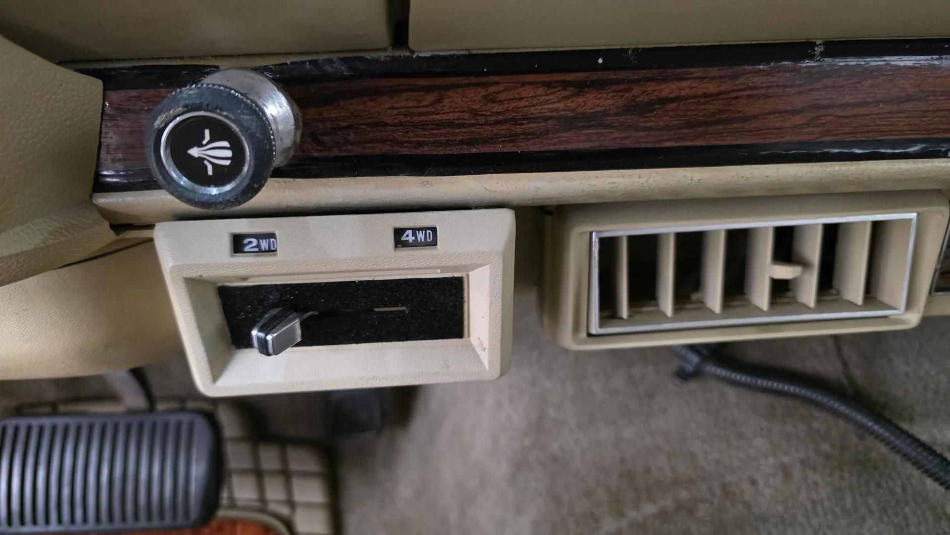 1984 Jeep Grand Wagoneer