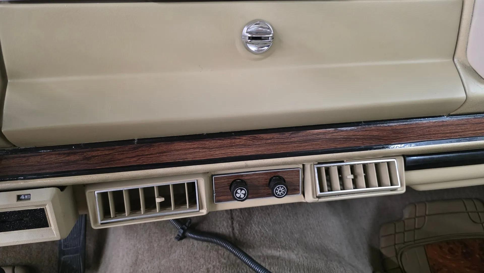 1984 Jeep Grand Wagoneer