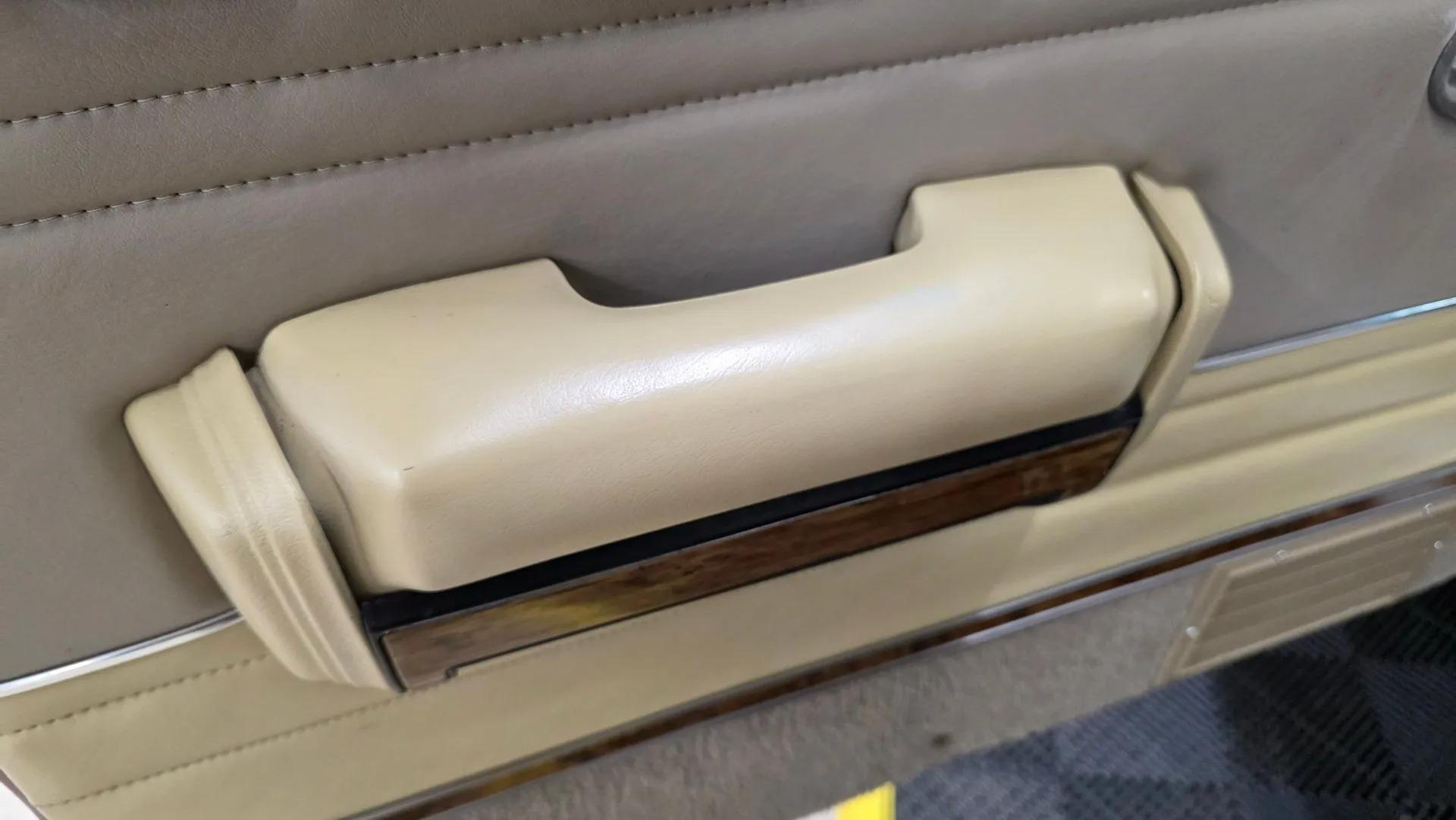 1984 Jeep Grand Wagoneer