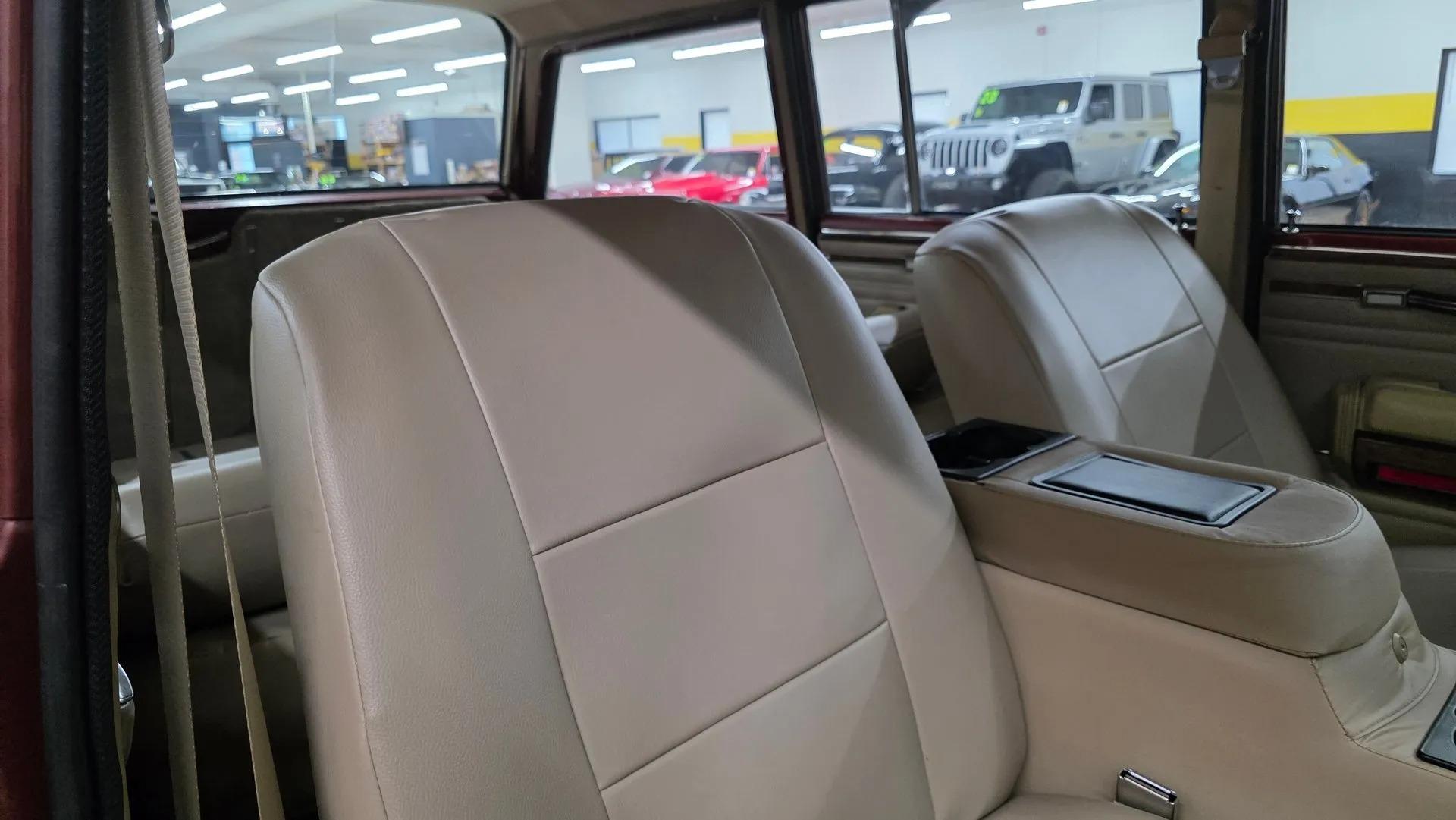 1984 Jeep Grand Wagoneer