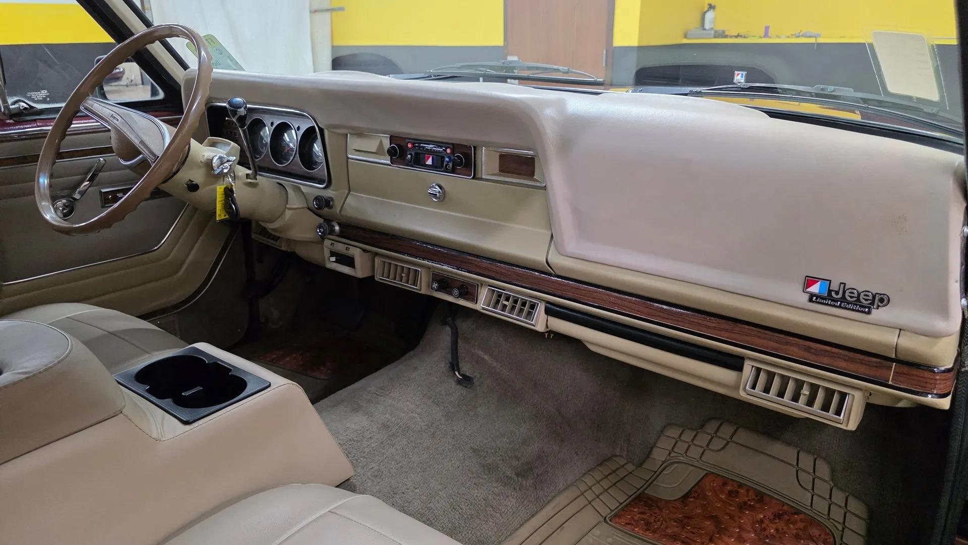 1984 Jeep Grand Wagoneer