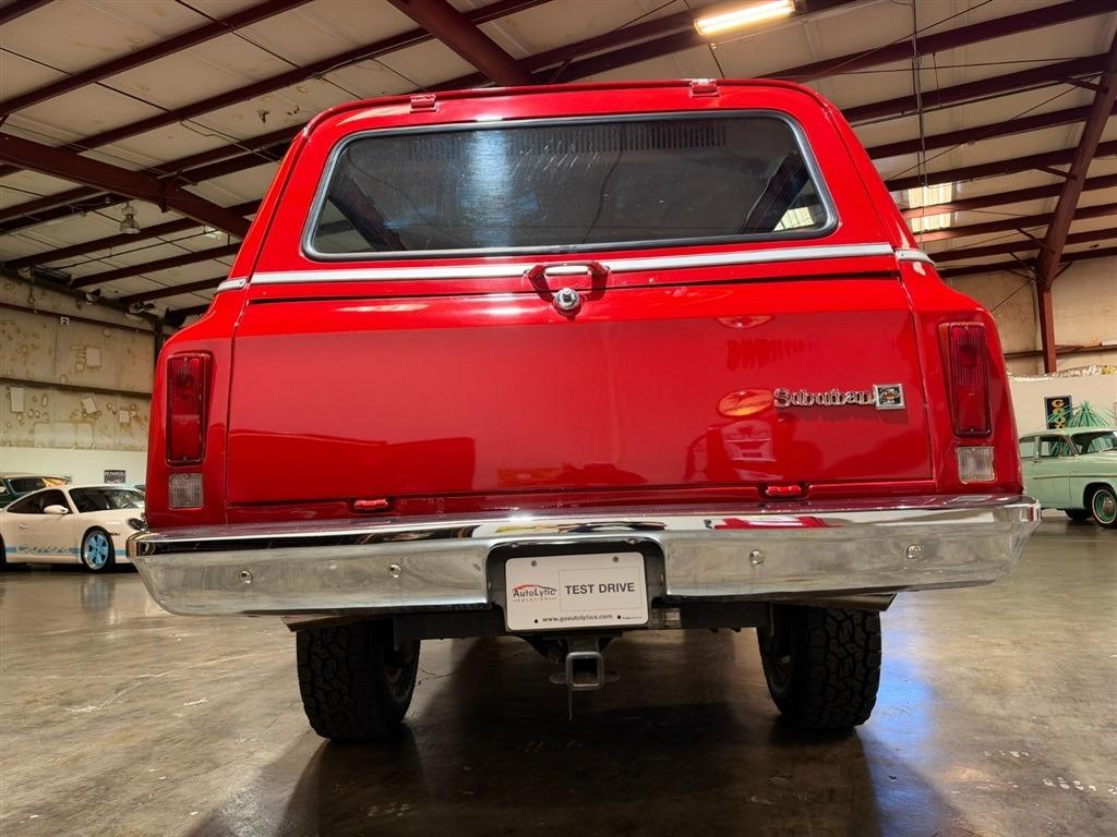 1972 Chevrolet Suburban K20 Custom Deluxe 4x4