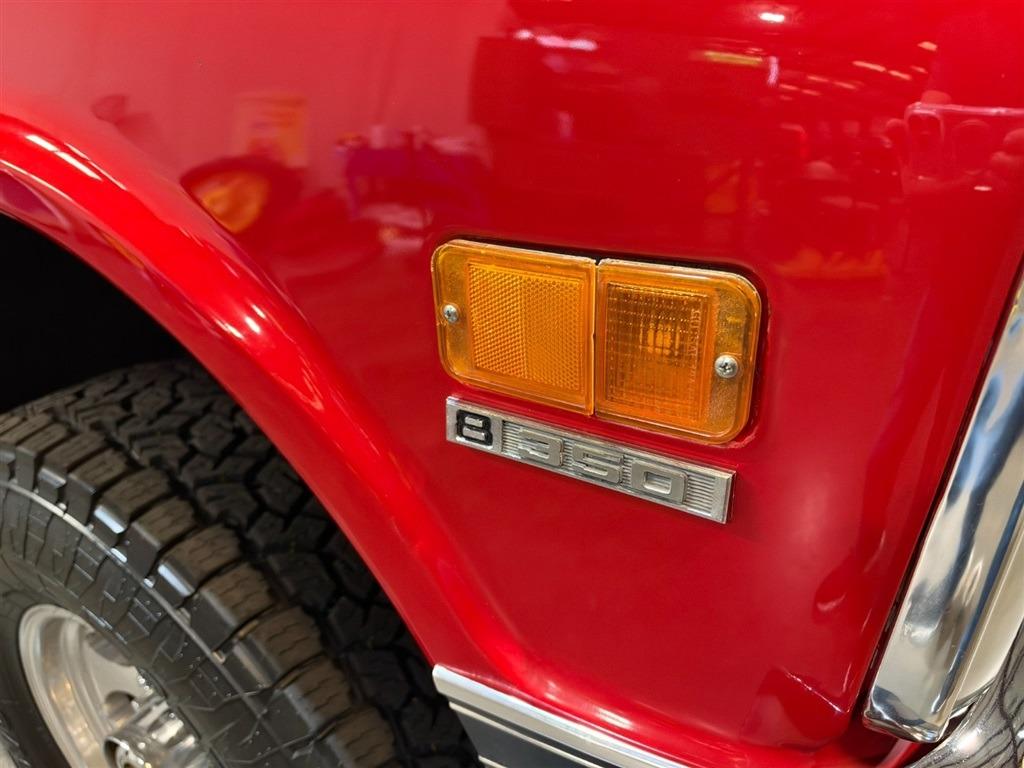1972 Chevrolet Suburban K20 Custom Deluxe 4x4