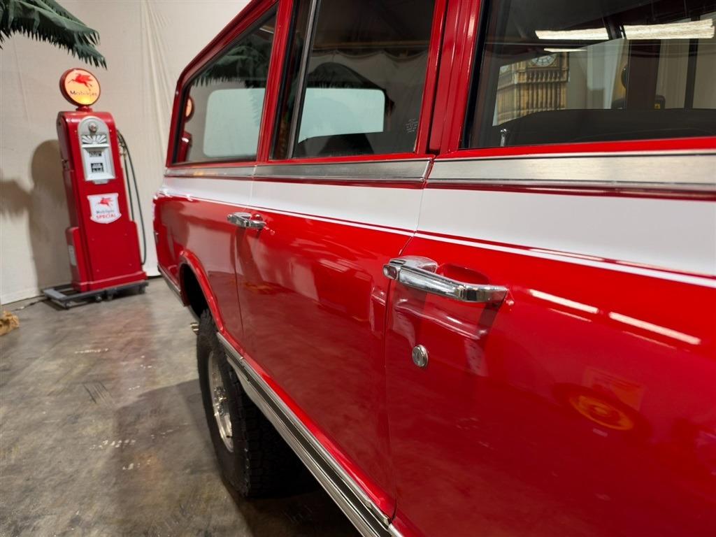 1972 Chevrolet Suburban K20 Custom Deluxe 4x4