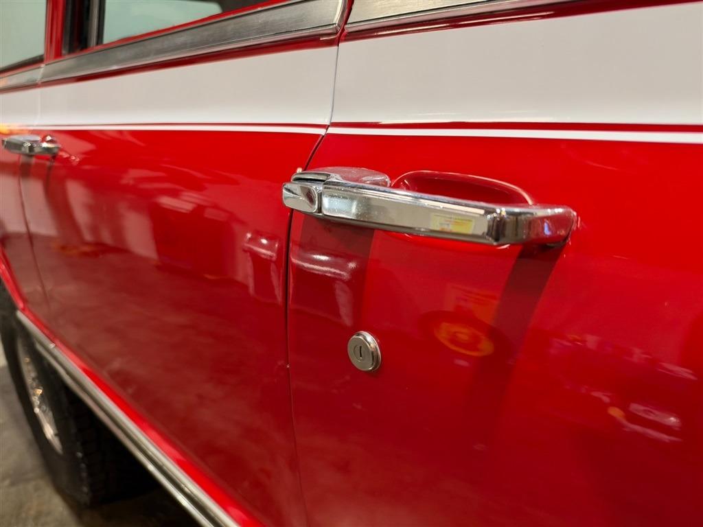 1972 Chevrolet Suburban K20 Custom Deluxe 4x4