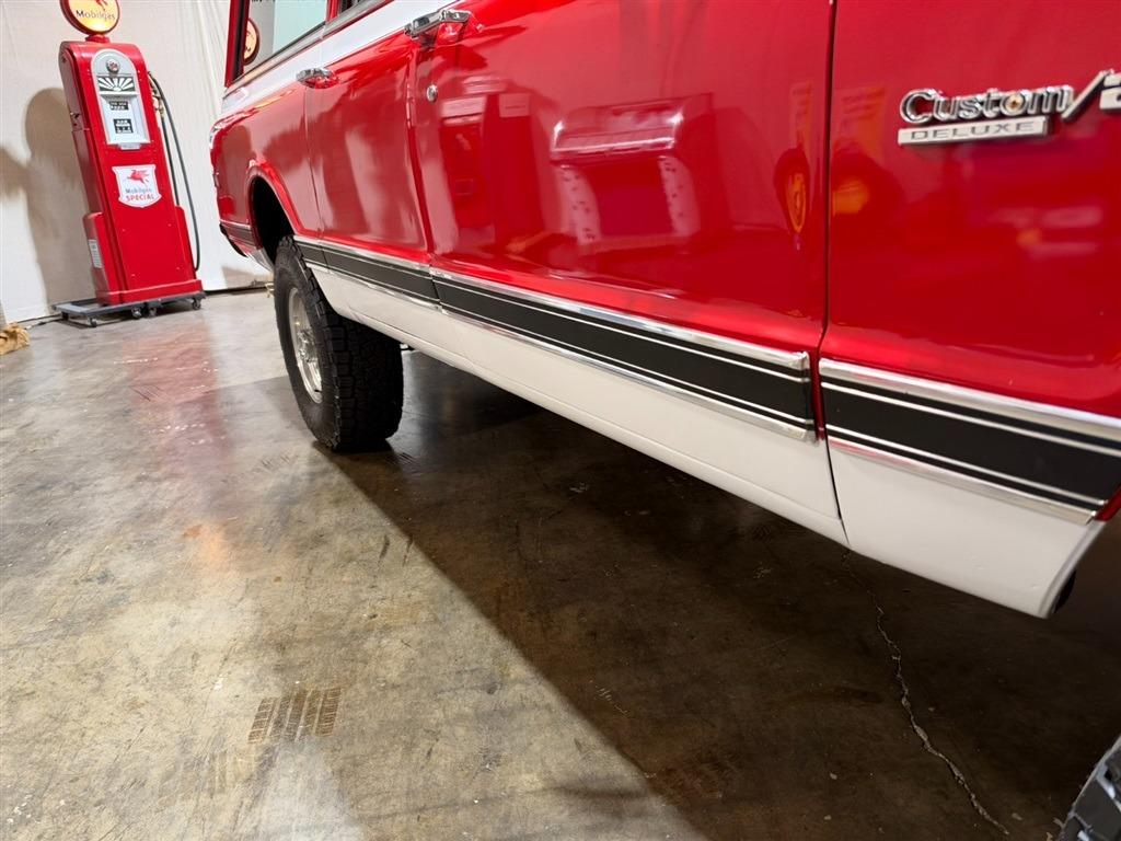 1972 Chevrolet Suburban K20 Custom Deluxe 4x4