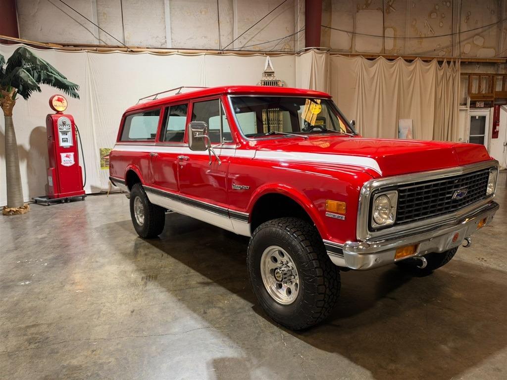 1972 Chevrolet Suburban K20 Custom Deluxe 4x4 - 5