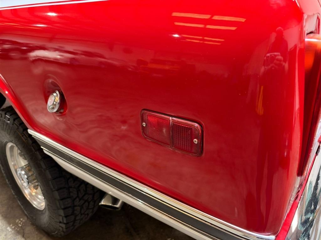 1972 Chevrolet Suburban K20 Custom Deluxe 4x4