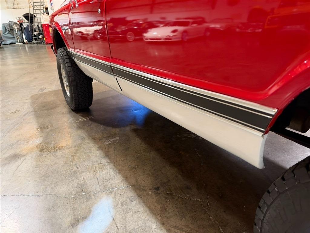 1972 Chevrolet Suburban K20 Custom Deluxe 4x4