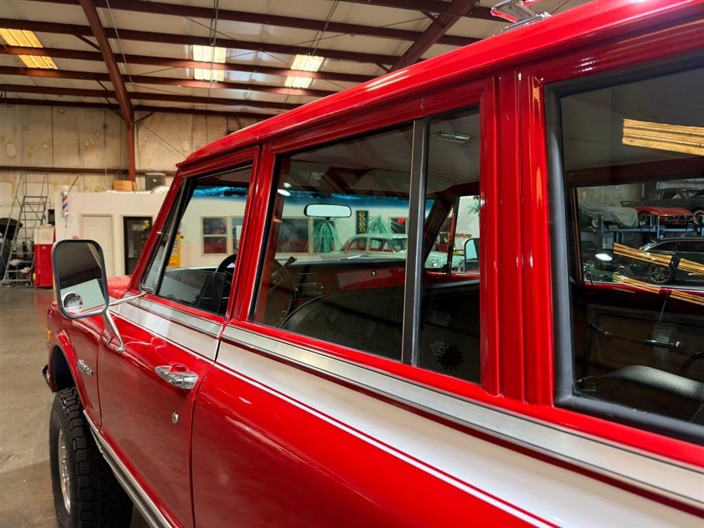 1972 Chevrolet Suburban K20 Custom Deluxe 4x4
