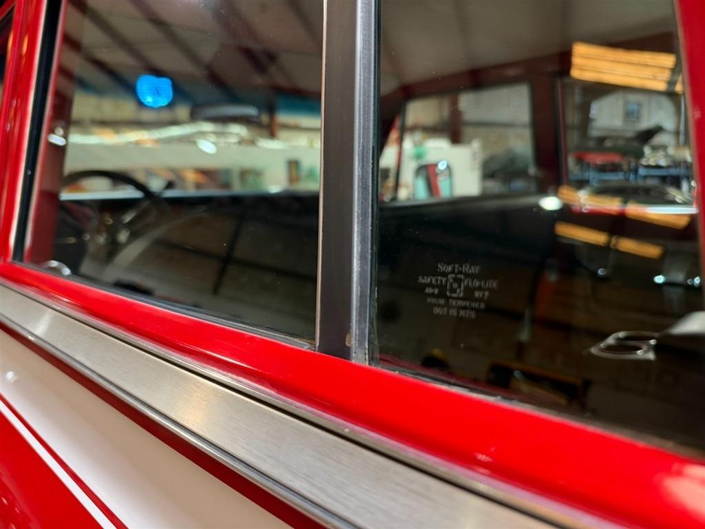 1972 Chevrolet Suburban K20 Custom Deluxe 4x4