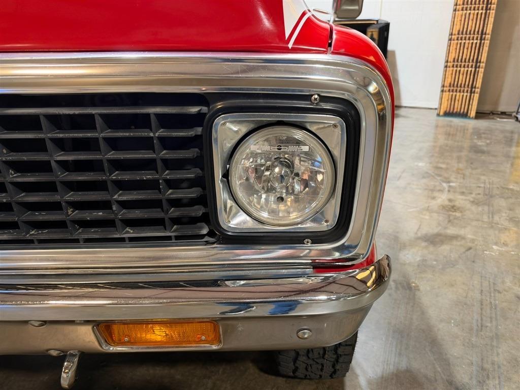 1972 Chevrolet Suburban K20 Custom Deluxe 4x4