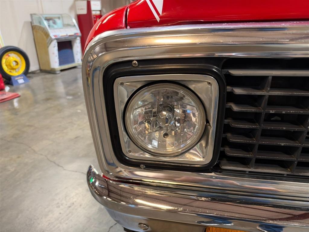 1972 Chevrolet Suburban K20 Custom Deluxe 4x4
