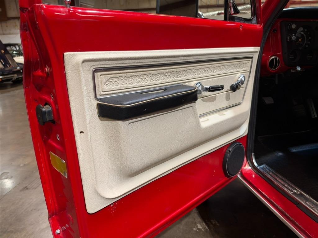 1972 Chevrolet Suburban K20 Custom Deluxe 4x4