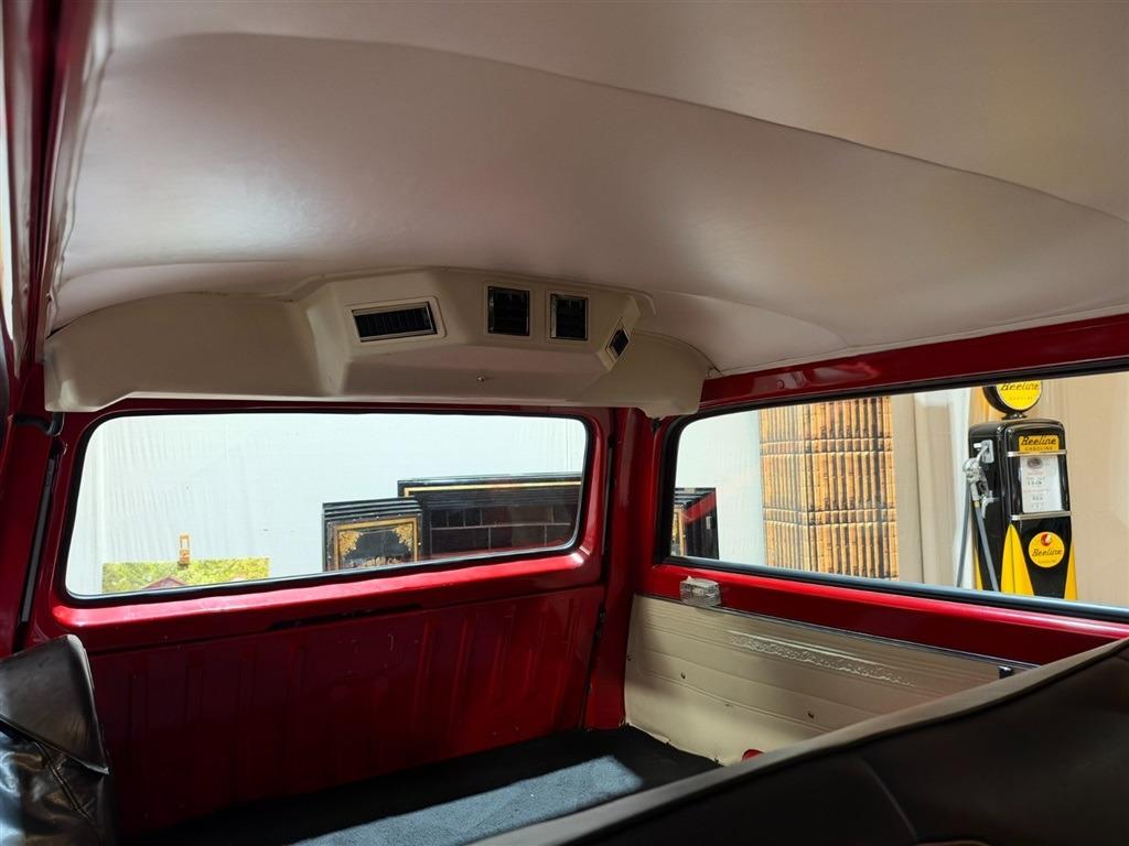 1972 Chevrolet Suburban K20 Custom Deluxe 4x4